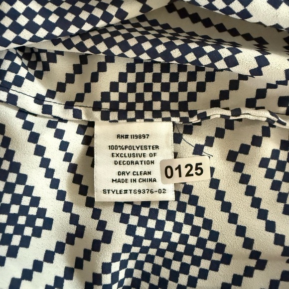 Collective Concepts Women’s Navy and Cream Chevron Top with Green Accents Size M - Picture 8 of 8